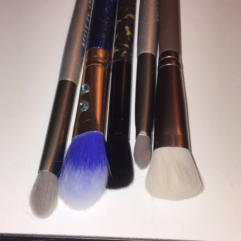 21 piece set of brand new makeup brushes